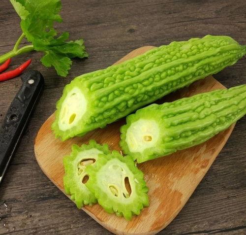 教室吃瓜现场,现场一幕笑料百出