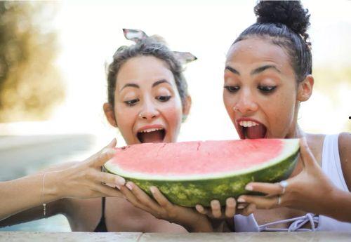 怎样对待吃瓜人呢,如何理性对待网络围观现象