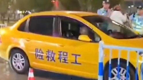 酒驾吃瓜现场,吃瓜群众围观热议